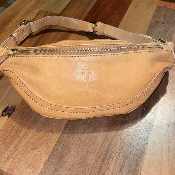 frye madison hip pack